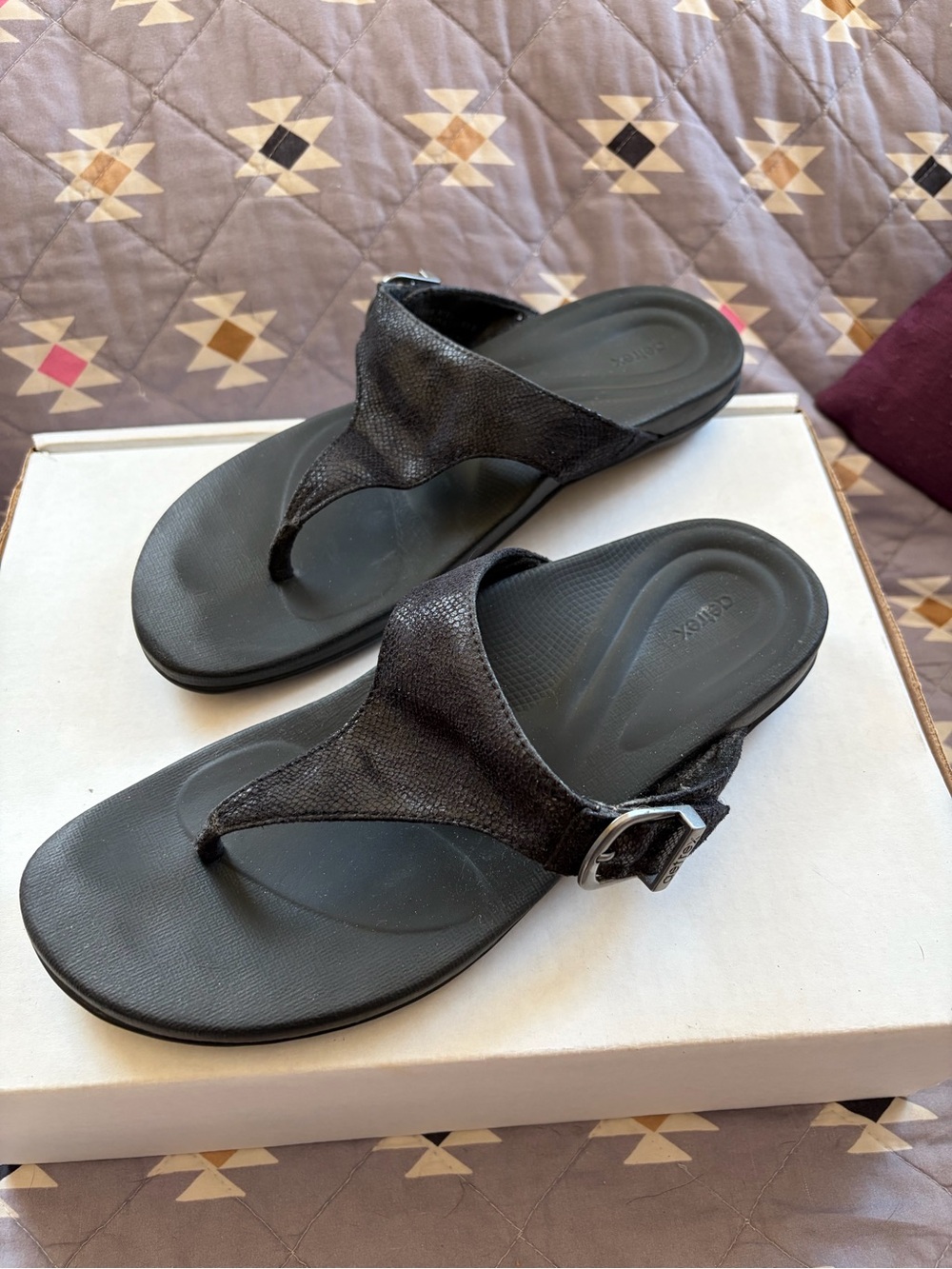 Aetrex Black Women's Thong Sandals with Buckle
